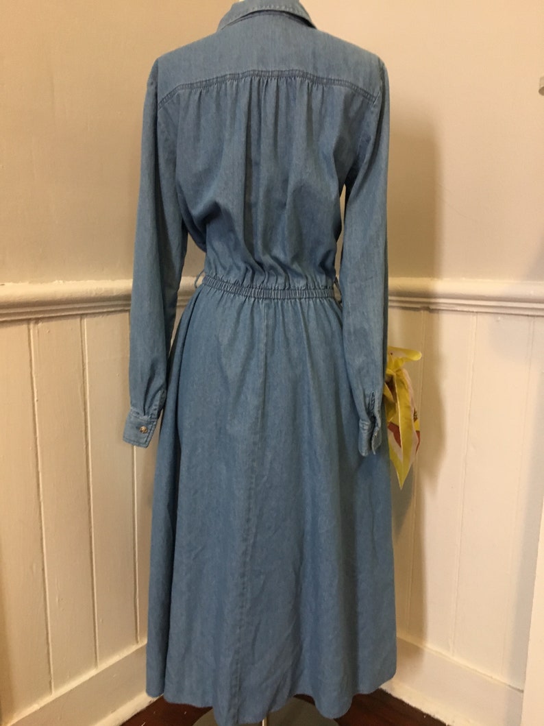 Pockets- Orvis Brand Size 8 Button Down with Elastic 90s Vintage Denim Dress Rockabilly with Western Details-