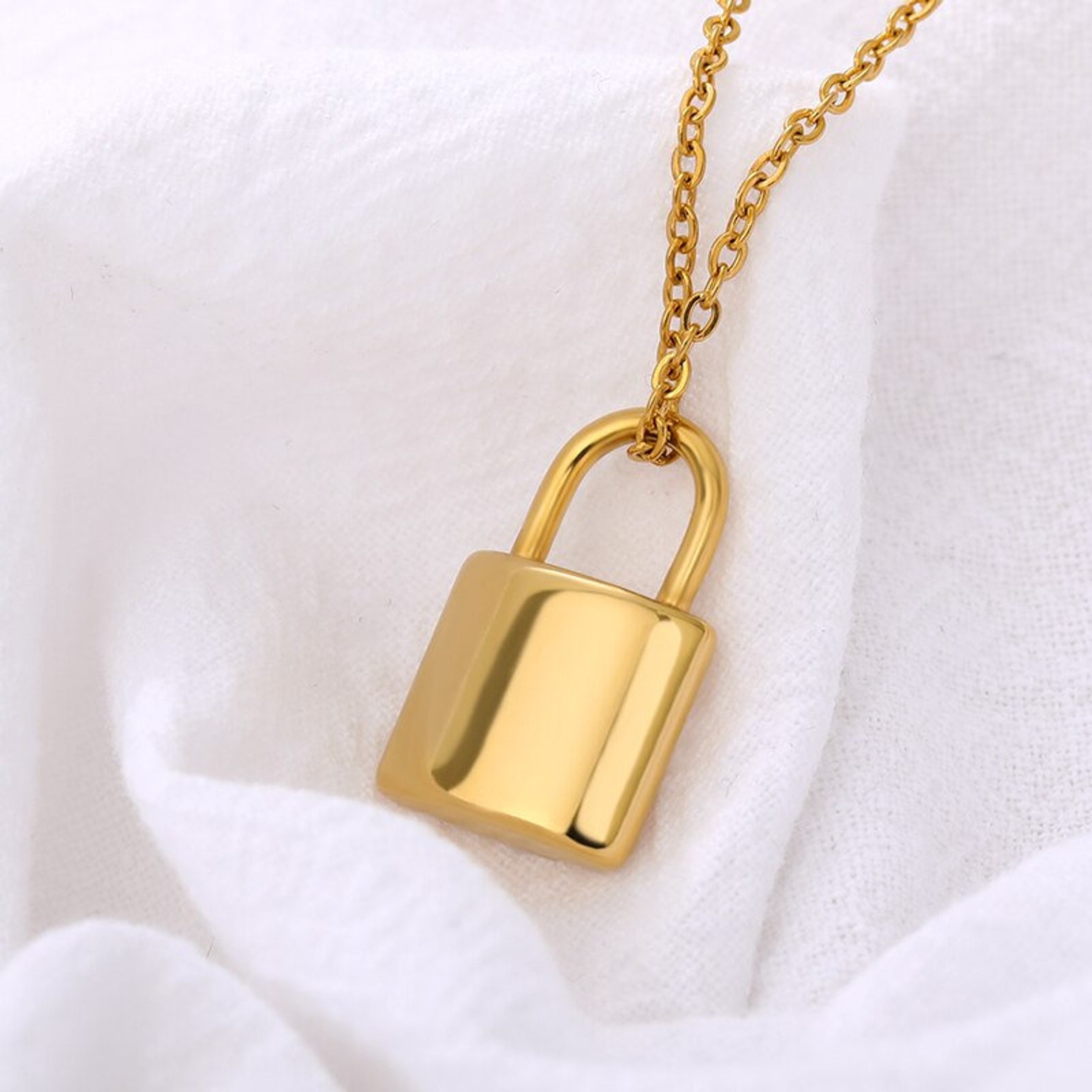 Gold Padlock Necklace Dainty Necklace Pad Lock Pendant Locker Etsy