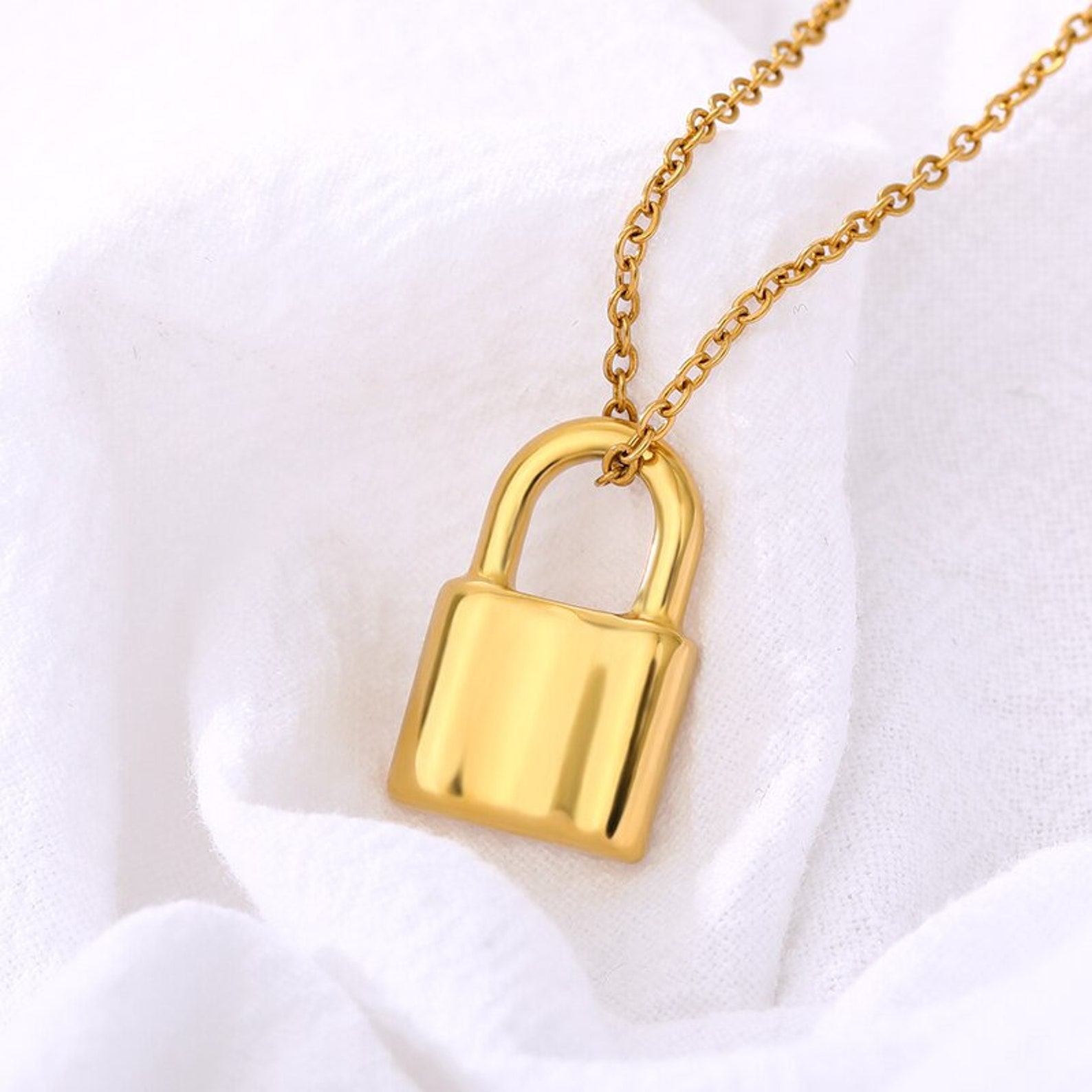 Gold Padlock Necklace Dainty Necklace Pad Lock Pendant Locker Etsy