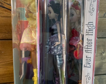 Mariana Boneca Ever After High Apple White