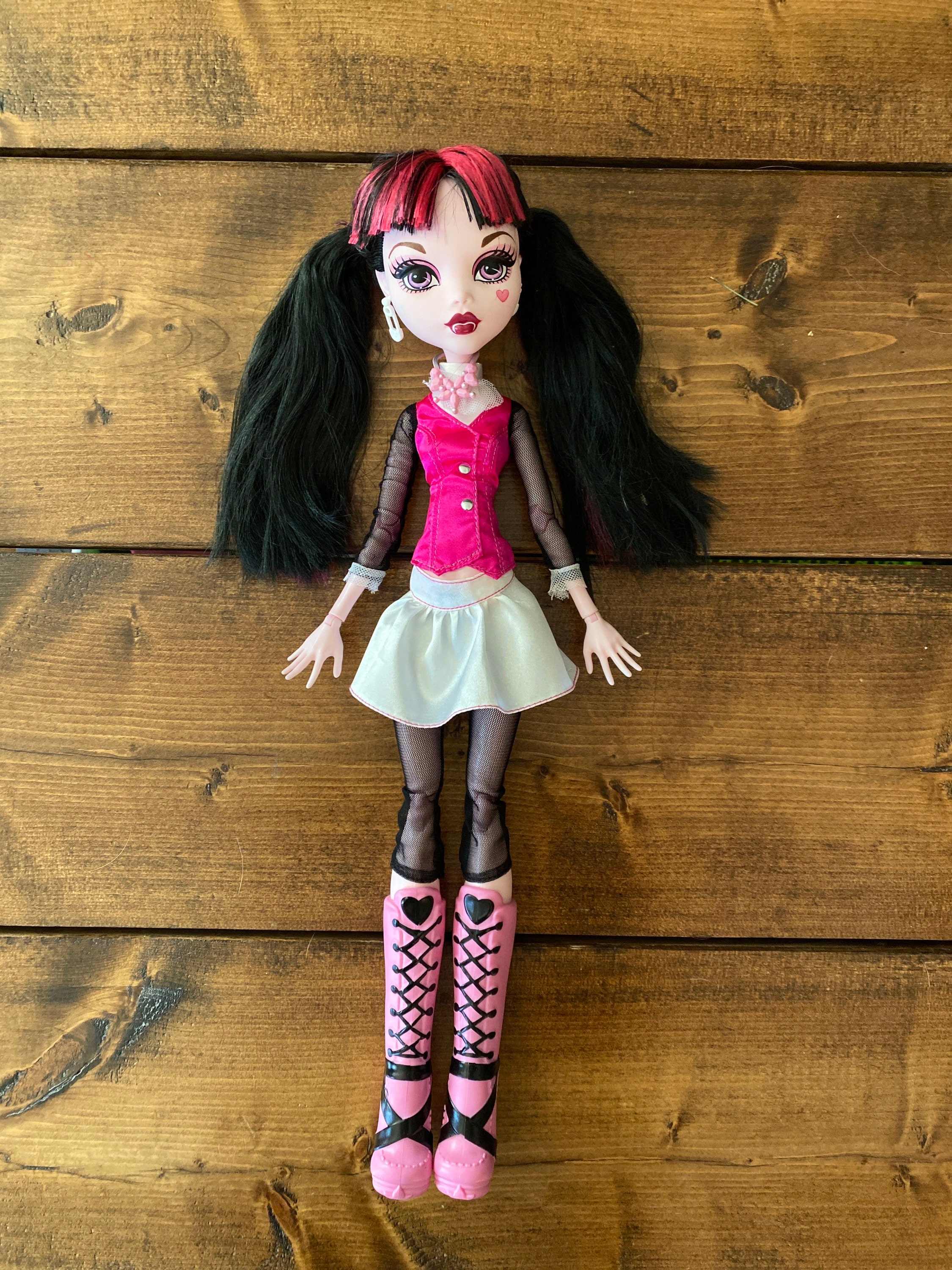 17 inch monster high doll draculaura hotsell