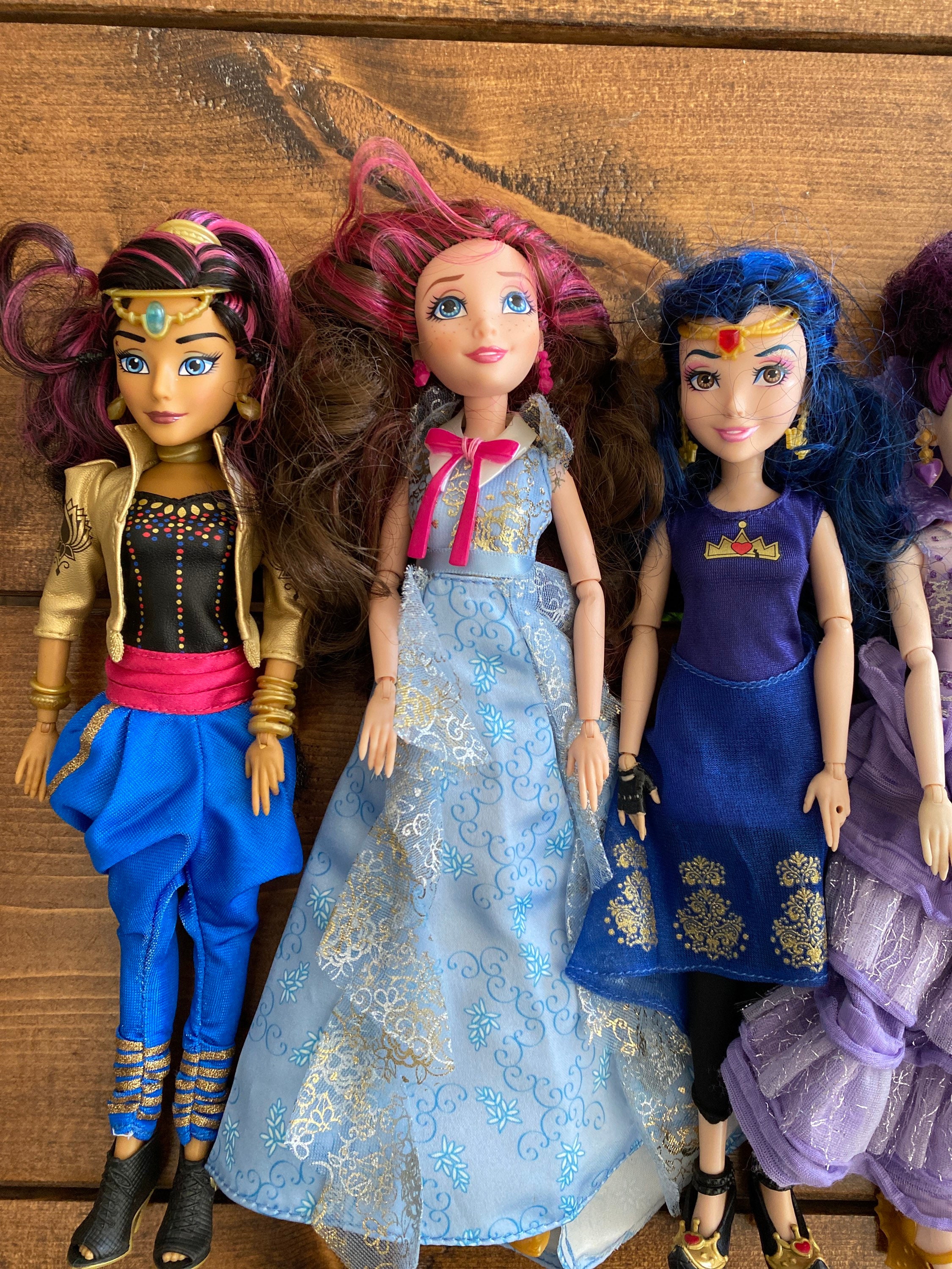 Disney Descendants Dolls, Photos don't belong to me c: I ju…