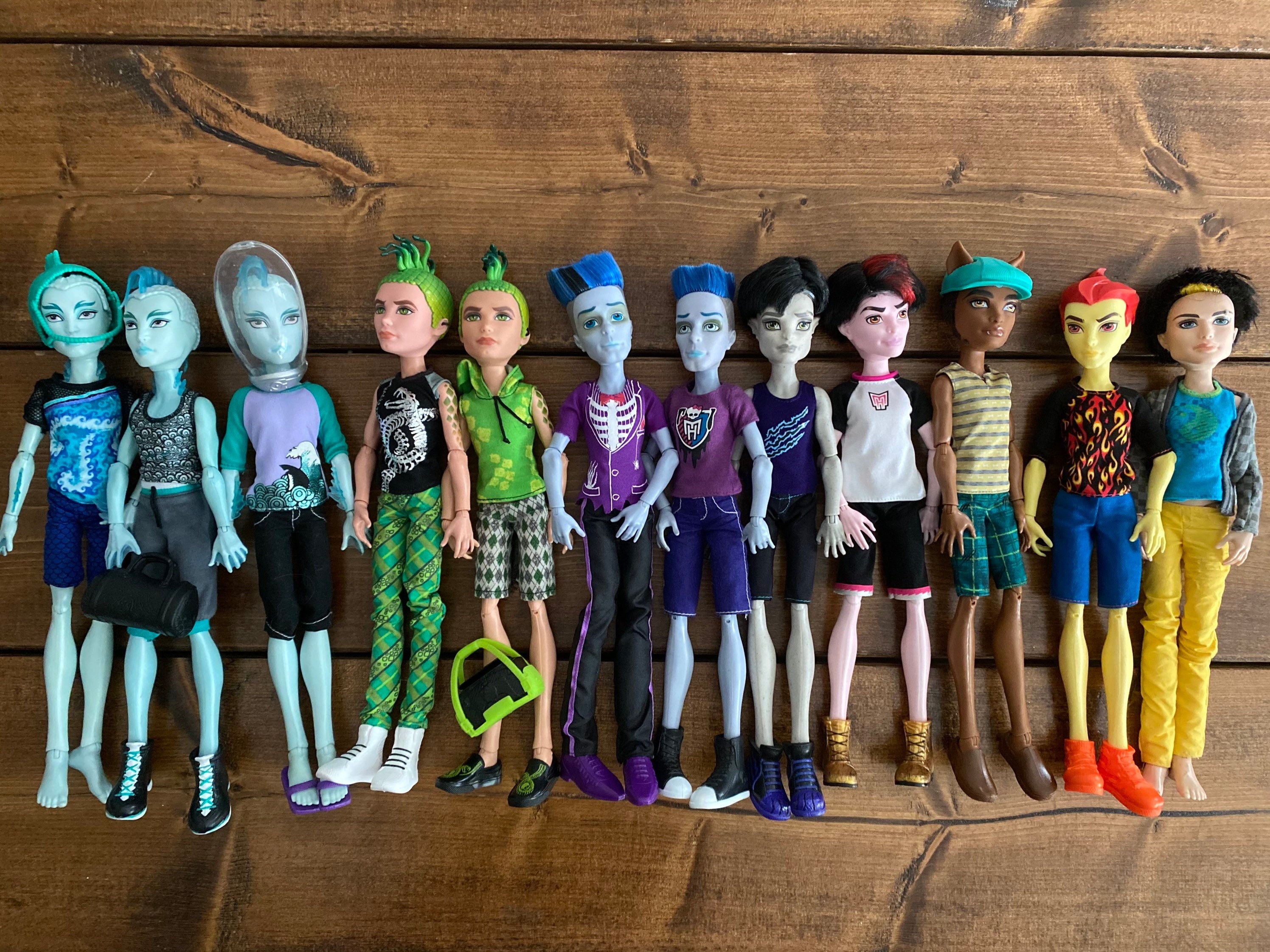 Lot de 8 poupées Monster High