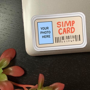 Pegatina de licencia de tarjeta Simp personalizada / Arthur Meme Text Anime ID Tamaño de la tarjeta de crédito Impermeable Laptop iPad Notebook Water Bottle Sticker Journal
