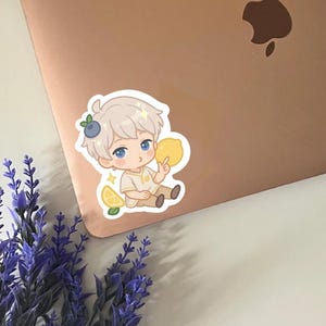 Adesivo Chibi Xavier Shěn Xīng Huí com Torta de Limão e Mirtilo | Adesivo Fosco Fosco e Impermeável para Laptop, Mala, Garrafa de Água, Planejador e Caderno em Vinil Recortado
