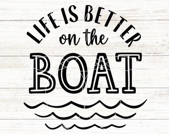 A vida é melhor no barco SVG, SVG de verão, Vida de barco, SVG de navegação, Balance o barco, Camiseta com estampa de lago, SVG de vida no chalé, SVG de dias no lago