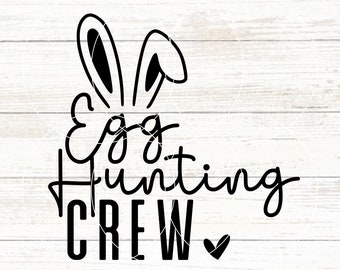 Peut inclure: Conception graphique en noir et blanc avec des oreilles de lapin et le texte "Egg Hunting Crew" avec un cœur.