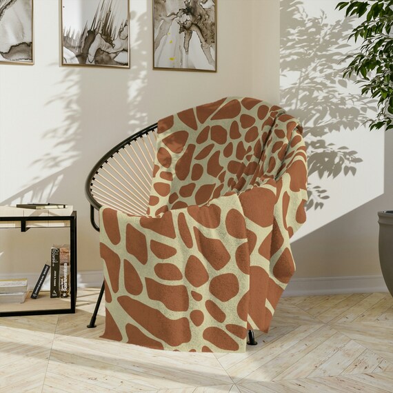 Giraffe at home blanket shop