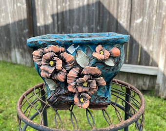 Large Hand made ceramic flower/succulent pot with drainage hole