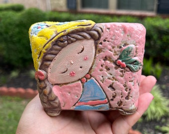 Ceramic flower/succulent pot with drainage hole