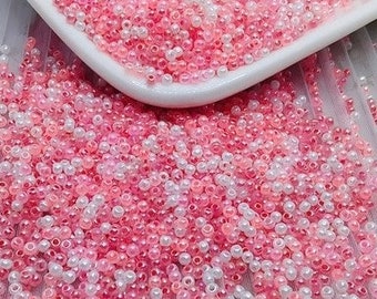 Assortment of 800 Pink or White Beads