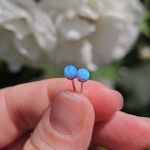 Minimalist silver stud earrings AZUR BLUE with 4 mm synthetic opal in high-quality sterling silver | Timeless Jewelry