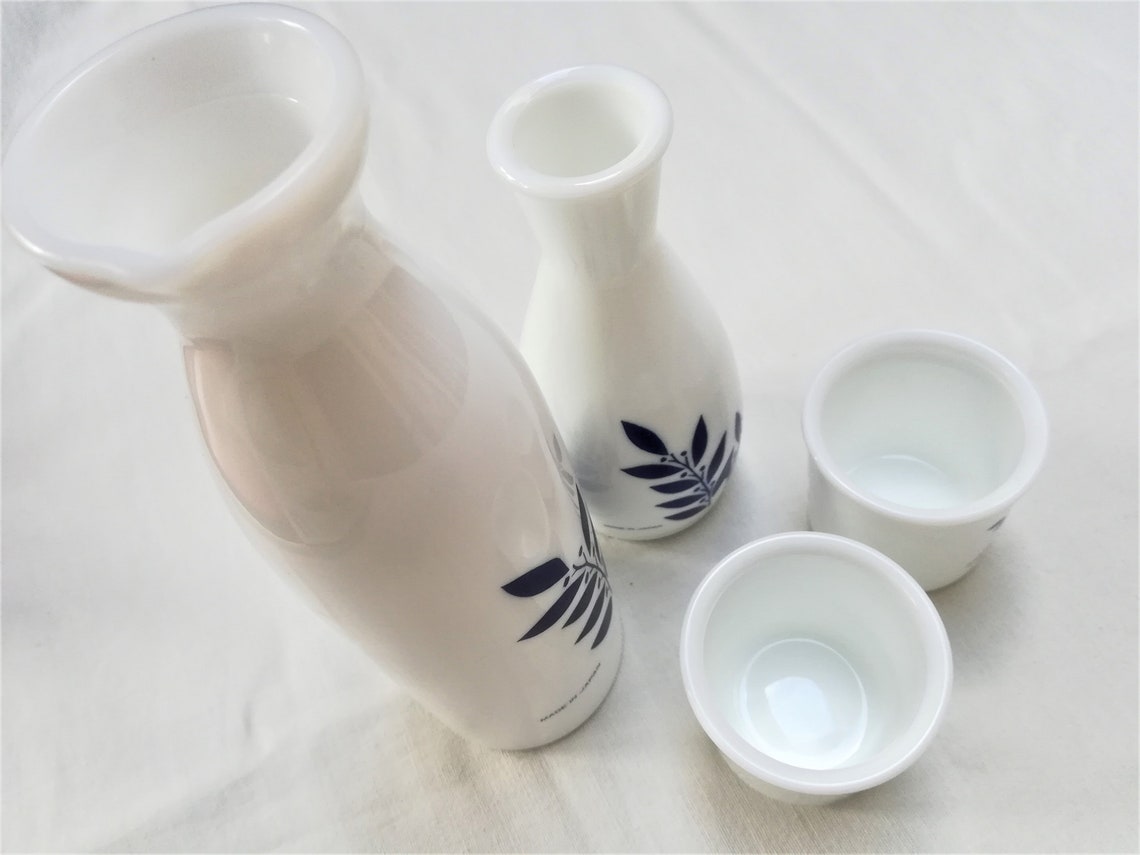 Vintage Japanese Sake Bottles Cups Gekkeikan Sake Set of 4 White Blue