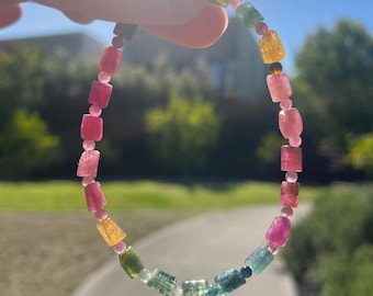 Armband regenboog toermalijn: vintage edelsteen met loopkraal, energiesieraden