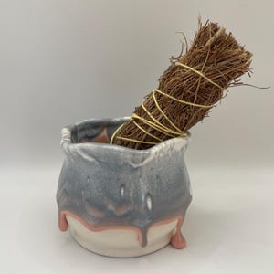 Handdoppad glaserad keramisk kruka/pennhållare/konstverk