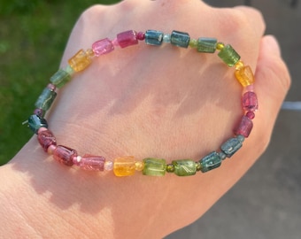 Armband regenboog toermalijn: vintage edelsteen met loopkraal, energiesieraden