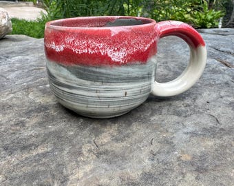 Taza de mármol rojo de 266 ml (9 oz).