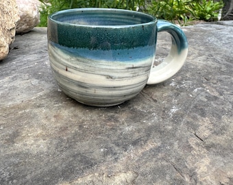 Taza de mármol azul de 237 ml (8 oz).