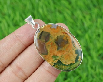 Colgante de jaspe de la selva tropical hecho a mano, cabujón de latón plateado