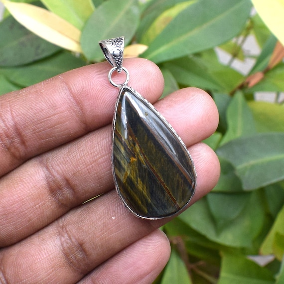 Labradorite Necklace Gold-plated Y-style with Teadrop Pendant Labradorite Necklace Gold-plated Y-style with Teadrop Pendant