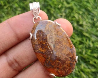 Pendentif en pierre de sang naturelle : laiton plaqué argent, collier de pierres précieuses de 2 po.
