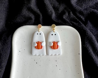 Ghost Clay Earrings, Ghost Earrings, Pumpkin Ghost Earrings, Pumpkin Earrings, Ghost Holding Pumpkin, Halloween Earrings, Fall Earrings