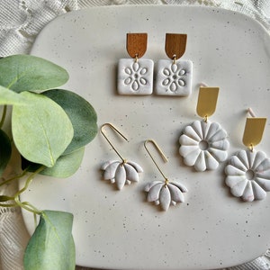 Flower Clay Earrings, Floral Clay Earrings, Flower Earrings, Floral Earrings, Neutral Earrings, Spring Earrings, Summer Earrings