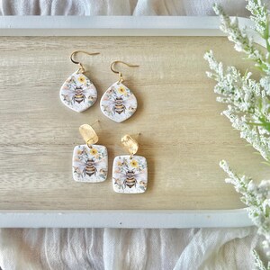 Bumblebee Earrings, Honey Bee Clay Earrings, Honey Bee Earrings, Bee Clay Earrings, Flower Clay Earrings, Flower Earrings, Floral Earrings
