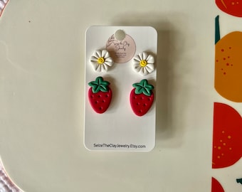 Strawberry Earrings, Flower Earrings, Strawberry Clay Studs, Strawberry Studs, Flower Studs, Flower Clay Earrings, Summer Earrings