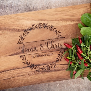 Personalized cutting board, acacia - laurel wreath - wedding gift, cutting board, housewarming gift, wedding, housewarming, Easter