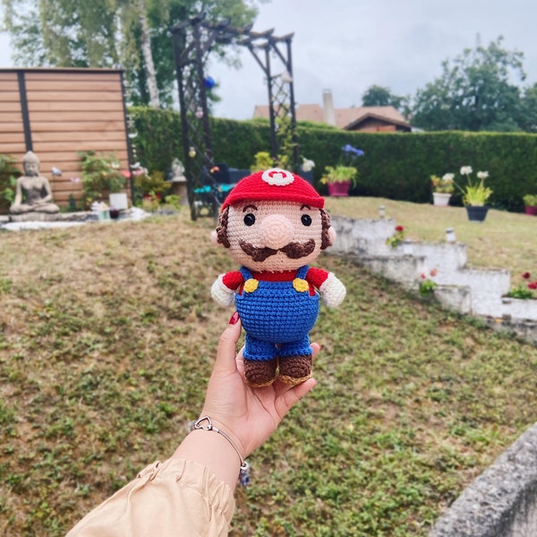 Mario peluche laine amigurumi Mario peluche Mario en laine faite main réalisée sur commande et livraison gratuite en UE