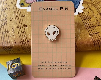 White Skull 0.75 Inch Hard Enamel Pin Badge, Halloween, Spooky Season, Necromancer Pin, Warlock Pin, Wizard Enamel Pin Gift, Table-Top RPG