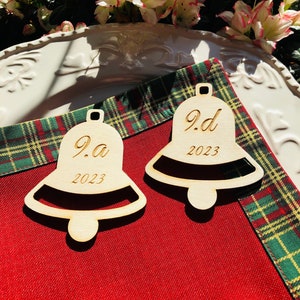 Tarjetas de lugar grabadas con campana, Tarjetas de lugar de boda, Grabado, Nombres cortados con láser, Etiquetas de nombre, Fiesta, Decoración, Regalo, Invierno, Navidad, Árbol, Decoración navideña