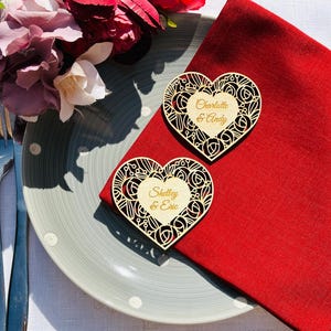 Gravierte Herzen Namen, Tischkarten Herz, Valentinstag, Hochzeit Herz, Herz Schere, Laser Namen, Geschenk, gravieren, Feier