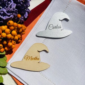 Segnaposto a forma di cappello, segnaposto personalizzati, cappello fantasma, cappello inciso, segnaposto spettrali, celebrazione, Halloween, fantasma, decorazione, pipistrello, bordata, una strega