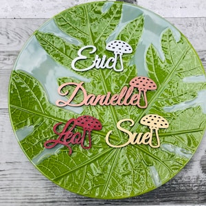 Marque-places avec champignon, mariage, noms personnalisés découpés au laser, en bois, fête, enseignes, nature, forêt, cèpes tremble, automne, panier de champignons