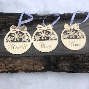 Boules de Noël/bulles de Noël gravées, décorations d&#39;arbre de Noël, couverts pour les fêtes, prénoms gravés pour les fêtes, boules de neige flocon de neige