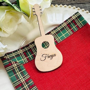 Tarjetas de lugar de guitarra, tarjetas de lugar personalizadas, tarjetas de lugar de guitarra grabadas, regalo, fiesta, celebración, grabado, música, canción, decoración de banda, la chitarra