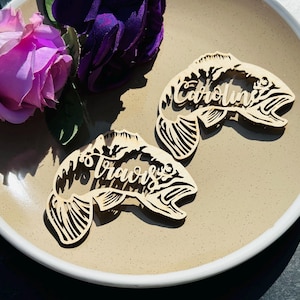 Segnaposto a forma di pesce, segnaposto personalizzati, segnaposto con nome personalizzato, regalo, festa, celebrazione, incisione, papà, fratello, regalo per pescatori, decorazione