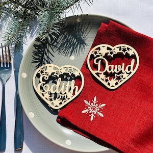 Plaatskaart met een hart, naam in het hart, namen hart, tafelkaart hart met sterren, feest, decoratie, cadeau, borden met zetter, naamkaartjes
