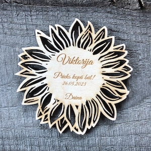 Nomi incisi all'interno di girasoli, segnaposto, cartelli con nome, celebrazione, salva la data, segnaposto floreale, regalo, incisione, il sole, cerchio, giardino fiorito