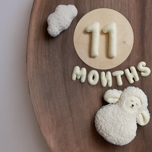 Ensemble de numéros d'étapes pour bébé, ensemble de numéros d'étapes mensuelles et hebdomadaires pour bébé, cartes d'étapes pour bébé, numéros de photo de bébé, nuages, mouton