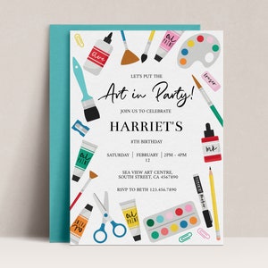 Puede incluir: Una invitación blanca con coloridos materiales de arte, incluyendo pinceles, tubos de pintura, tijeras, pegamento y un lápiz. El texto dice "Let's put the Art in Party!" y "Harriet's 8th Birthday".