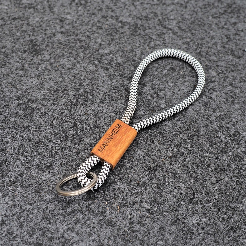 Personalisierbarer Schlüsselanhänger, Lanyard, auf Wunsch mit individueller Gravur, tolles Geschenk, Hand Made for YOU&FRIENDS 2. Seite zusätzlich