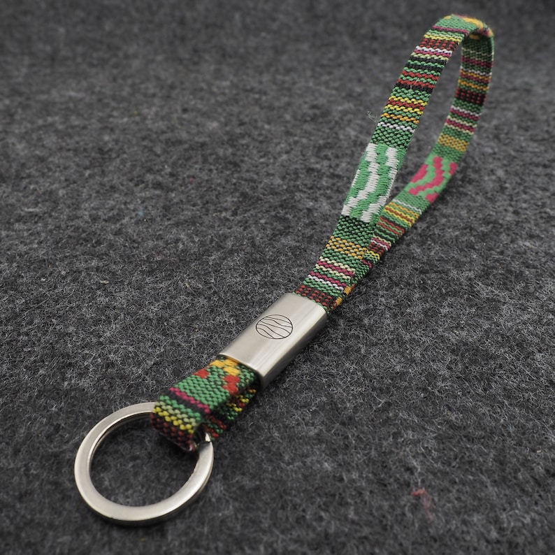 Schlüsselanhänger, Boho, Ibiza, Ethno Style aus Baumwolle in 8 Farb-Varianten, Hippie Boho Style, Hand Made FOR YOU & FRIENDS GRÜN mit silber