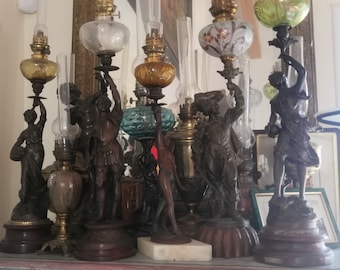 collection 280 lampes pétrole dont 124 avec personnages tenant le globe / Oil lamps collection, 280 units