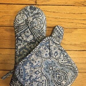 Boho Paisley Gold Oven Mitts and Pot Holders Sets