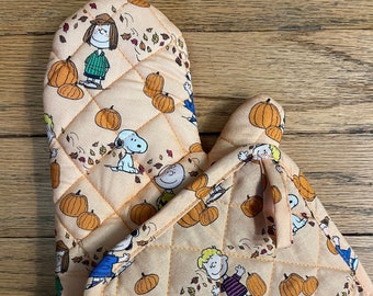 Peanuts Gang Halloween Pumpkin Patch Cotton, Oven Mitt and Potholder, SET