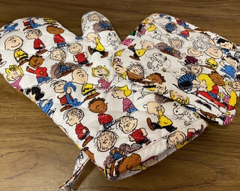 Charlie Brown, Peanuts, Snoopy and Friends Oven Mitt,  Pot Holder, SET