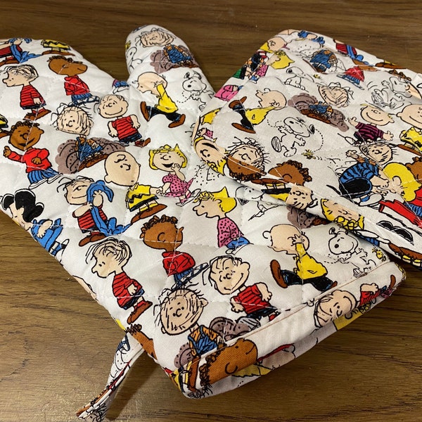 Charlie Brown, Peanuts, Snoopy and Friends Oven Mitt,  Pot Holder, SET
